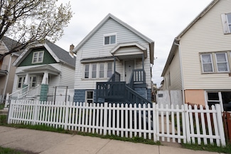 2462 S 9th St, Milwaukee, WI 53215