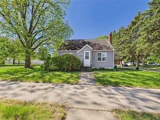 302 E 2nd St S, Melrose, MN 56352