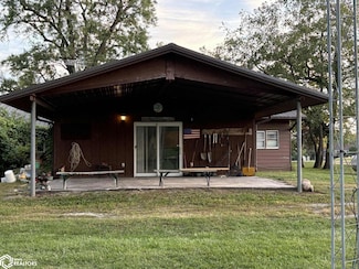 301 Jefferson St, Mystic, IA 52574