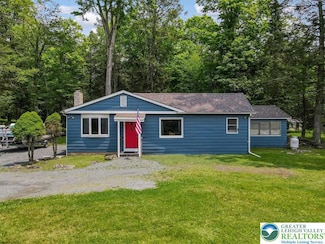 225 Creek Rd, Greentown, PA 18426