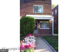 32 Underwood Place NW, Washington, DC 20012