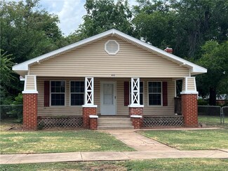 812 S 16th St, Chickasha, OK 73018