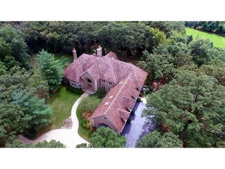 2 Eagle Pointe Dr, Barrington, IL 60010