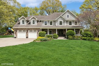 8250 Steepleside Dr, Burr Ridge, IL 60527