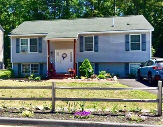 5 Hawthorne Ln, Topsham, ME 04086