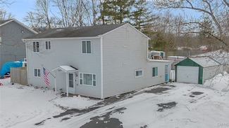 7821 Rinaldo Blvd W, Bridgeport, NY 13030