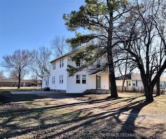 1423 E Walnut St, Cushing, OK 74023