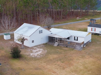 548 Walker Ln, Baxley, GA 31513
