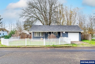 375 N 6th St, Harrisburg, OR 97446