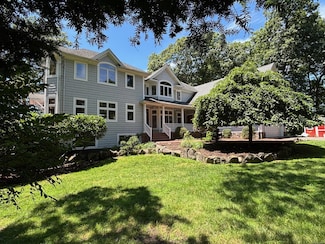 22 Flax Pond Woods Rd, Setauket, NY 11733