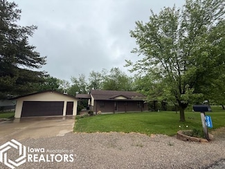 3122 Holiday Ln, Brooklyn, IA 52211