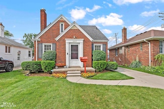 1857 Roslyn Rd, Grosse Pointe Woods, MI 48236