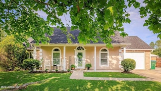 8730 Boxwood Ln, Gautier, MS 39553