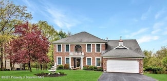 25 Ledge Ct, Pittston, PA 18640