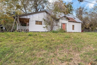 209 E Ayers St, Frankston, TX 75763