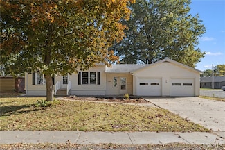626 N Franklin St, Staunton, IL 62088