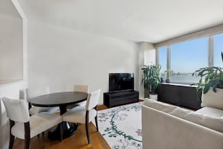 635 W 42nd St Unit 28D, New York, NY 10036