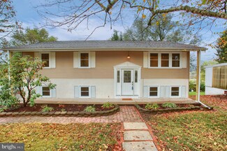 71 Parklea Dr, Hummelstown, PA 17036
