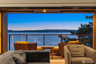 807 Lake St S Unit 300, Kirkland, WA 98033