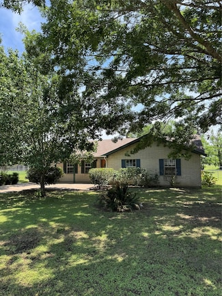 405 Lynch St, Smithville, TX 78957
