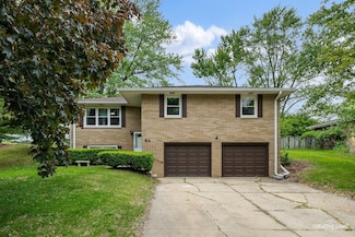 84 Terry Dr, Sugar Grove, IL 60554