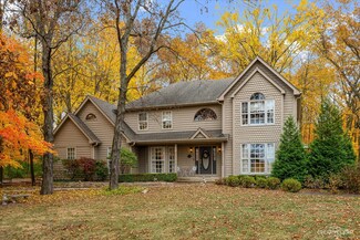 22 Chippewa Dr, Oswego, IL 60543