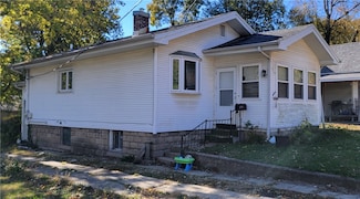 613 E 5th St, Pana, IL 62557