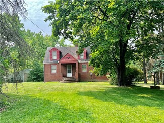 2822 Ellwood Rd, New Castle, PA 16101