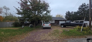21 Astoria Rd, Mastic Beach, NY 11951