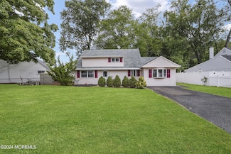 42 Southwood Dr, Old Bridge, NJ 08857