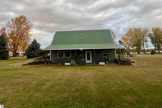 8410 E Pierce Rd, Ithaca, MI 48847