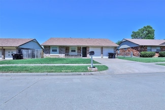 1101 S English St, Moore, OK 73160