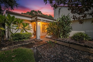 304 Valencia Ct N, Plant City, FL 33566