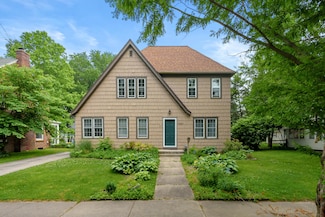1021 Roseland Ave, Kalamazoo, MI 49001