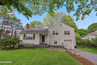 4 Woodlawn Dr, Williamstown, MA 01267
