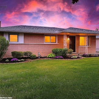 21609 Bayside St, Saint Clair Shores, MI 48081