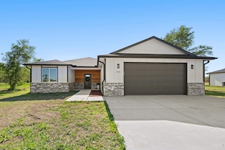 313 S Sycamore St, Valley Center, KS 67147