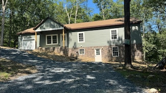 269 Stafford Dr, Saw Creek, PA 18324