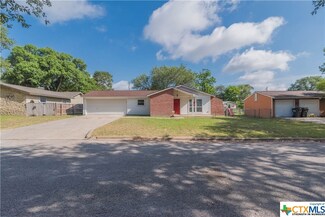 625 Ridgemont Ln, Gonzales, TX 78629