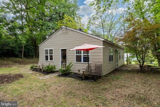 2 Fahnestock Rd, Malvern, PA 19355
