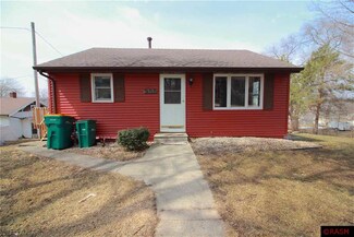 208 N 3rd St, Le Sueur, MN 56058