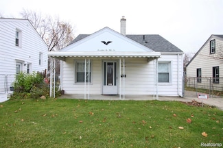 17656 Toepfer Dr, Eastpointe, MI 48021