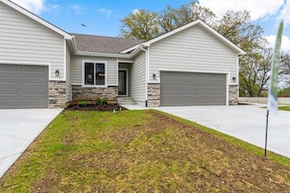 800 Highland Dr, Edwardsville, KS 66111