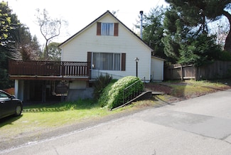 455 Monument Rd, Rio Dell, CA 95562