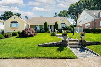 168 Dunwoodie St, Yonkers, NY 10704