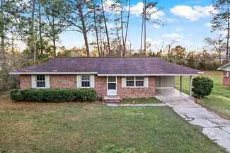 750 Gilbert Dr, Chipley, FL 32428