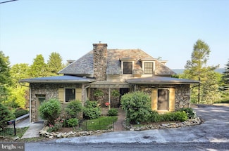 7 Hillside Rd, Dauphin, PA 17018