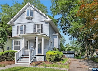 126 Grant Ave, Cresskill, NJ 07626