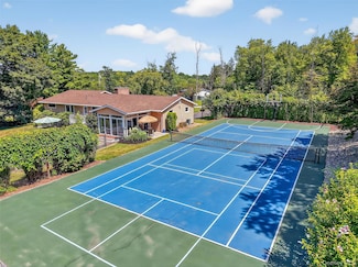 14 High Point Dr, Poughkeepsie, NY 12603