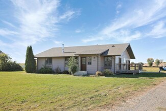 11571 Sunset Cir, Hutchinson, MN 55350